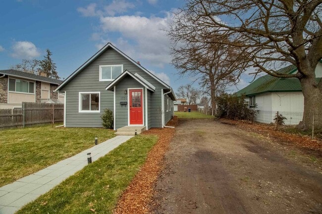 Building Photo - 1731 E Sanson Ave