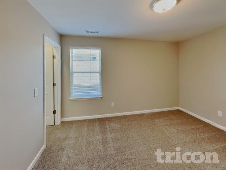 Building Photo - 1080 Paddock Park Cir