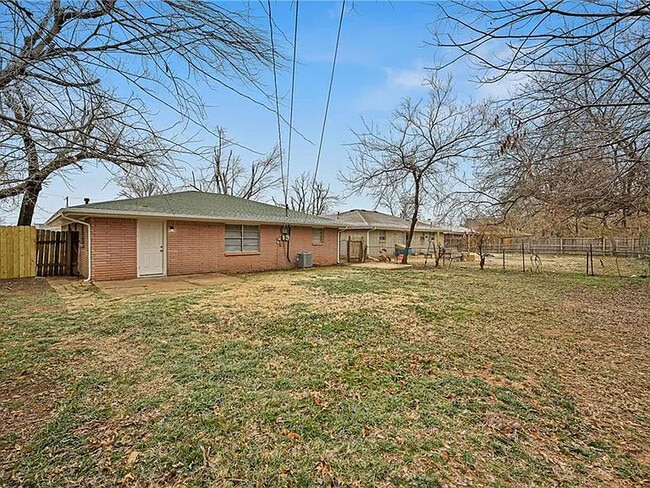 Building Photo - 813 S Scott St