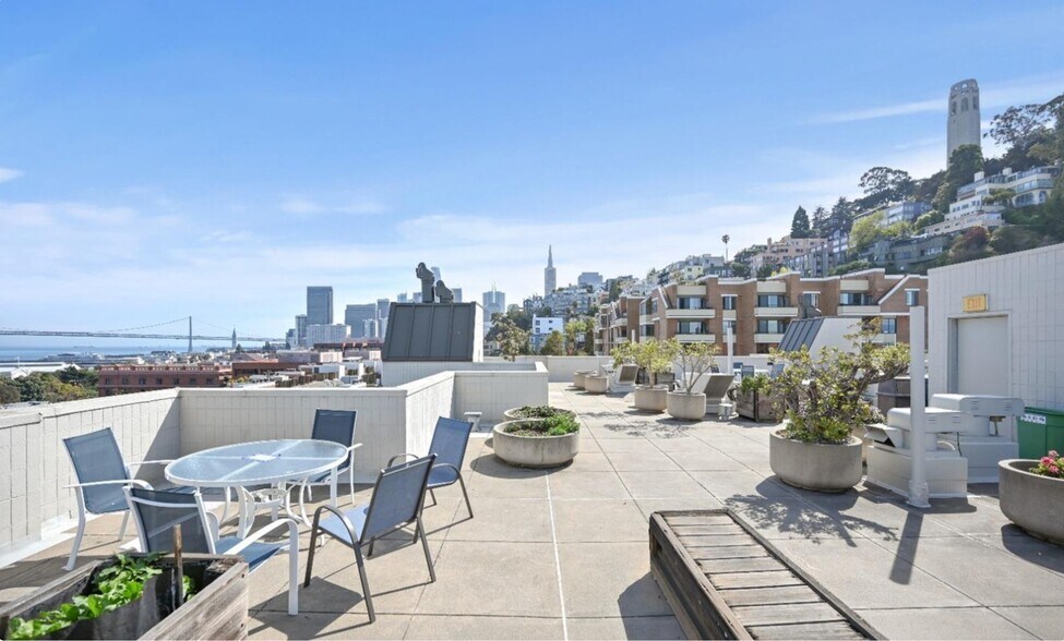 Building Photo - 150 Lombard St