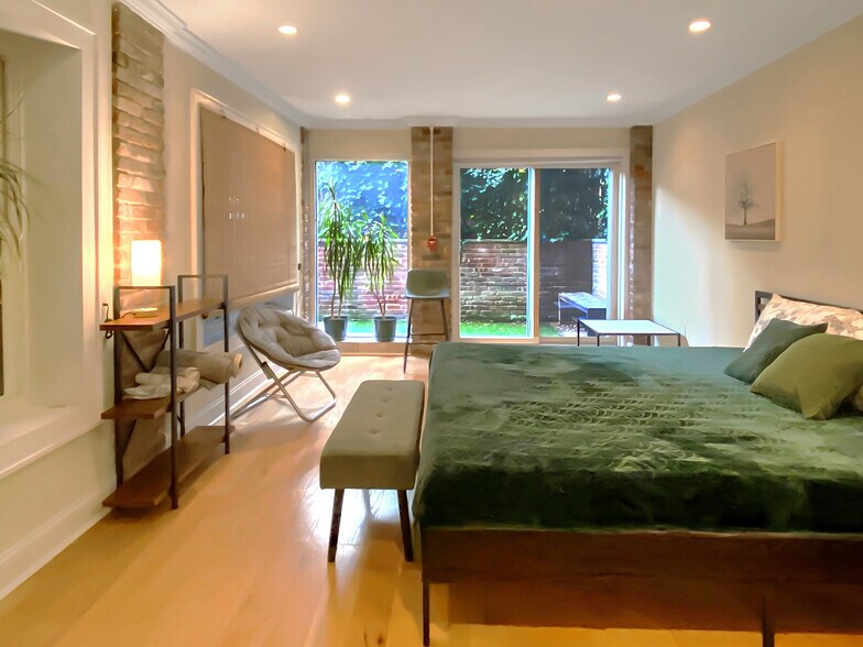 Master bedroom, king bed, private patio. - 328 Garden St