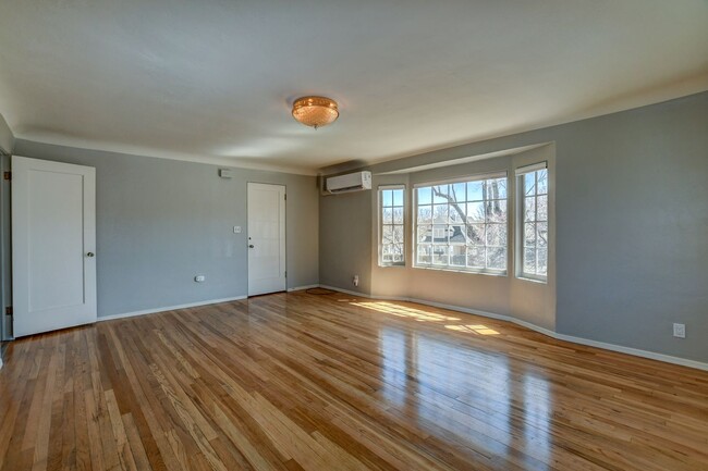 Building Photo - 108 N Mt Vernon Ave