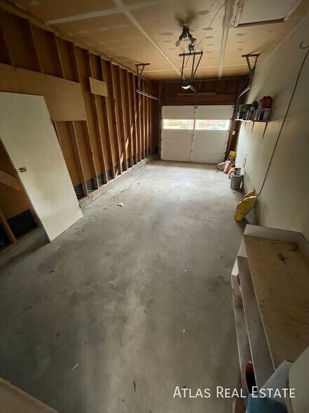 Building Photo - 640 E Easter Ave