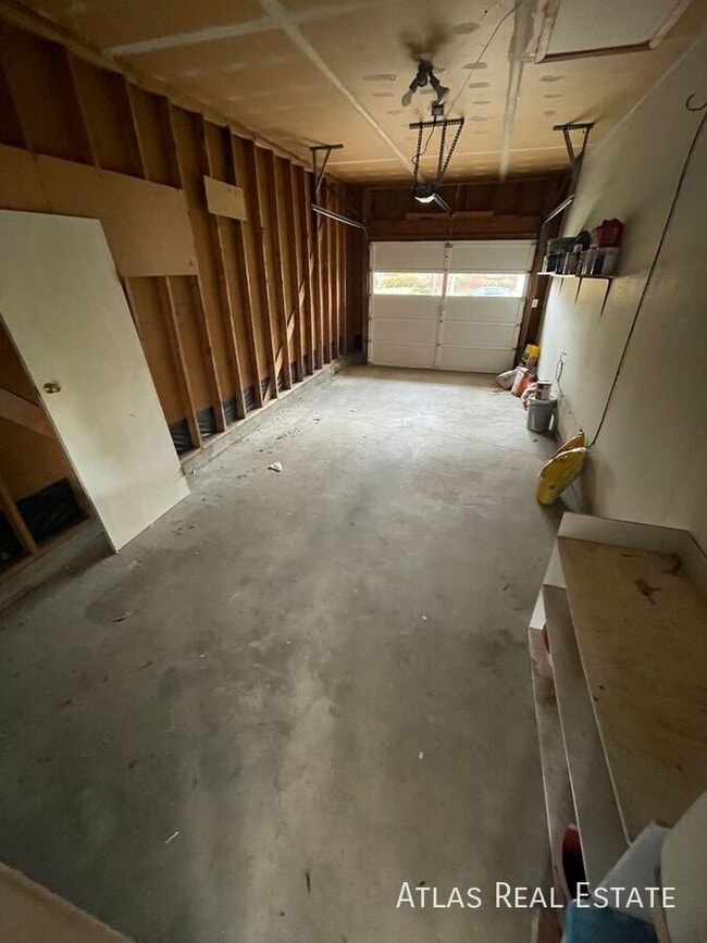 Building Photo - 640 E Easter Ave