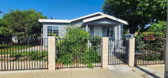 Primary Photo - 3 Bedroom, 1 Bathroom