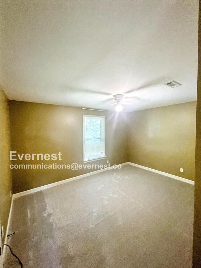 Building Photo - 703 Shady Glen Ct
