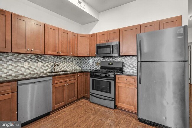 Building Photo - 1631 W Girard Ave