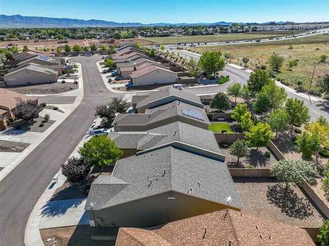 Building Photo - 3 Bedroom, 2 Bathroom Townhome in Granvill...