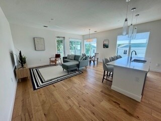 Building Photo - 644 3rd Ave S