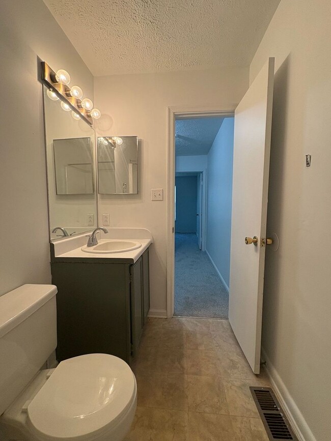 Building Photo - 366 Deputy Ln