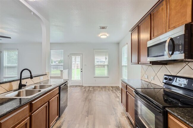 Building Photo - 131 Lavaca Loop