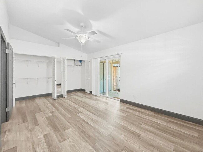 Building Photo - Spacious 1BR Duplex Near Beaches – Private Yard + Amenities! 1bed|1bath