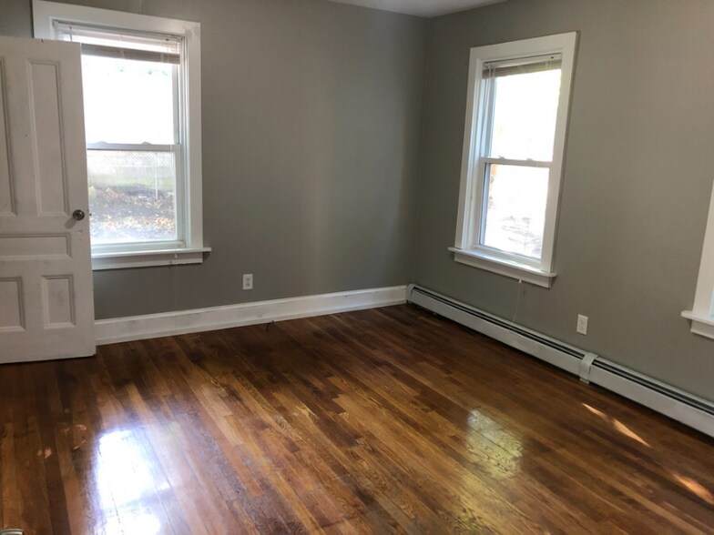 Building Photo - 34 Miller Ave