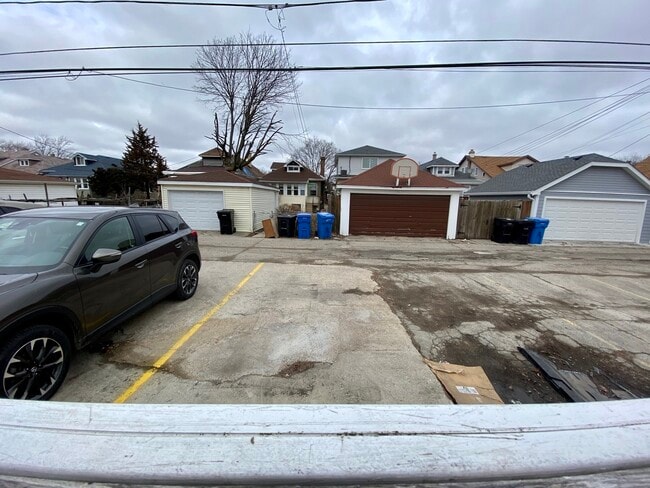 Building Photo - 5526 W Windsor Ave