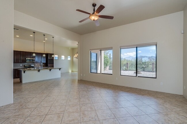 Building Photo - Rare find for this 4 bedroom/3 bath, exqui...