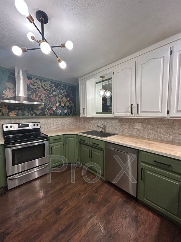 Building Photo - 6 Lambeth Cir