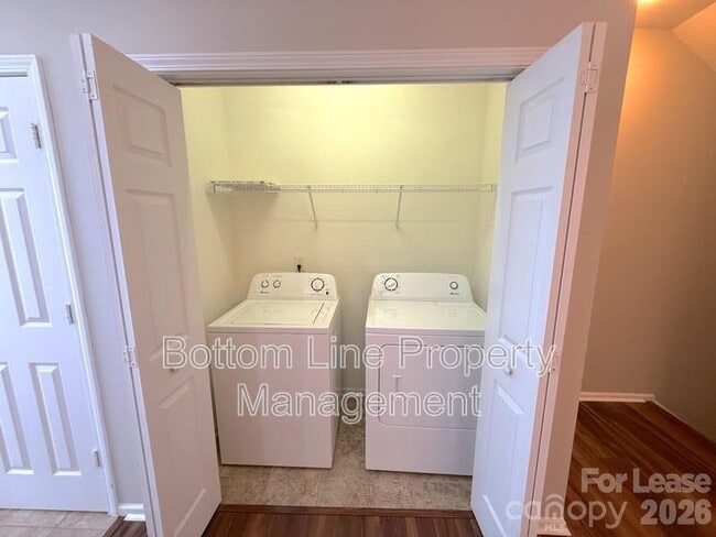 Building Photo - 675 Raya Ct