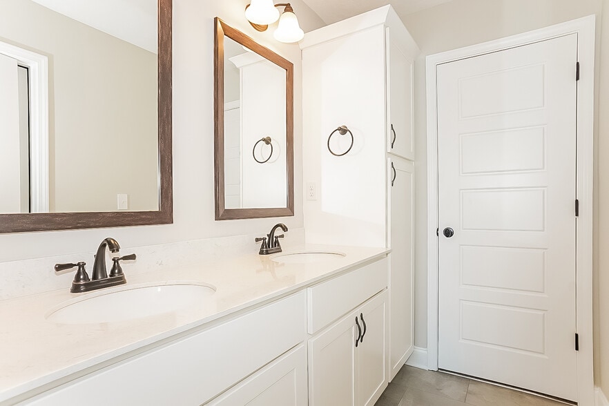 Building Photo - 5096 Greyton Cir