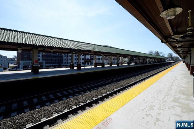 Building Photo - 20-30-30 Ridge Rd