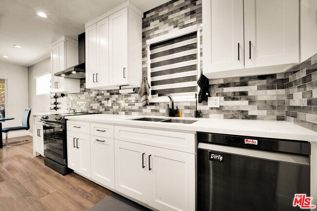 Building Photo - 12827 Sylvan St