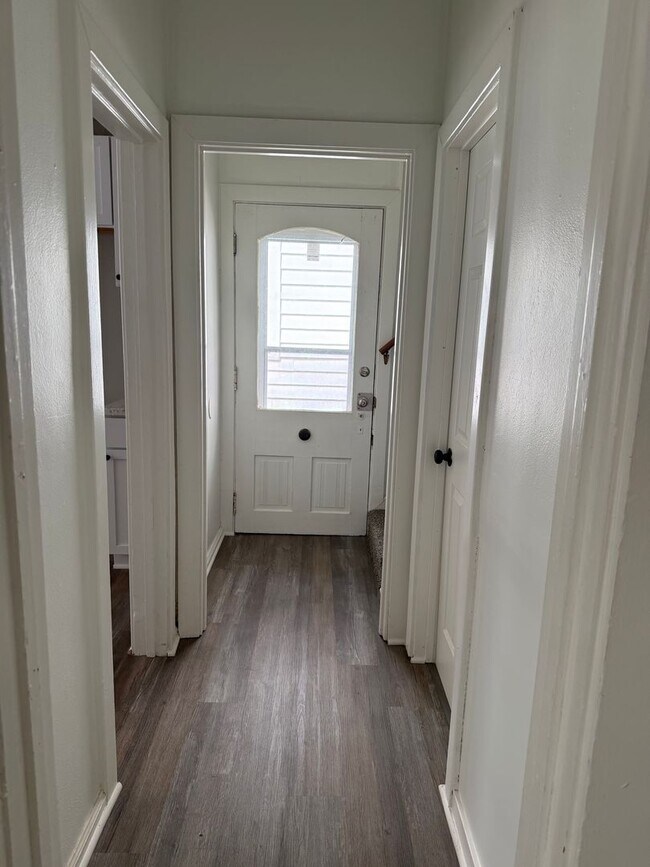 Building Photo - 1038 Heath St