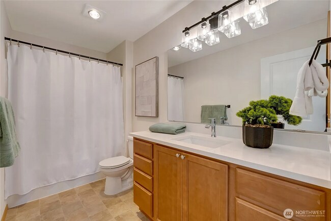Building Photo - Beautifully Updated 3-Bedroom Townhome with Garage in Prime Lynnwood Location