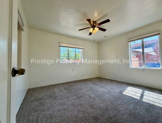 Building Photo - Spacious With Vintage Charm- 2/1 Centrally Located and Waiting For You!