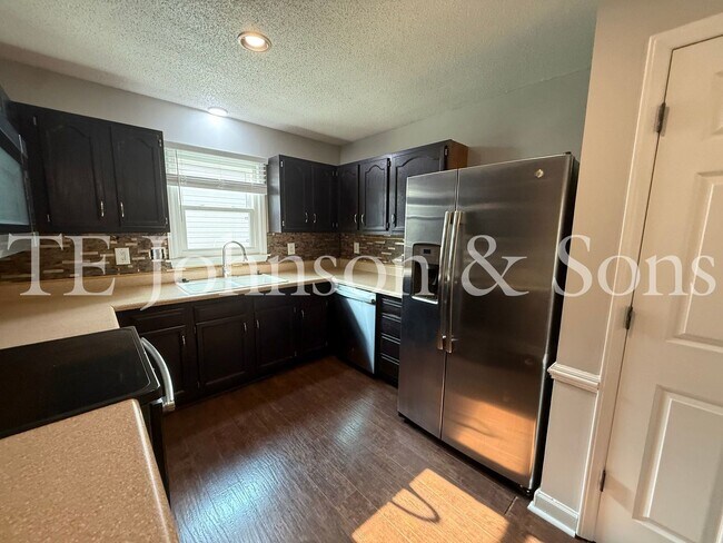 Building Photo - Charming One Level 3 Bedroom Home with Fenced Yard, Garage, and Deck
