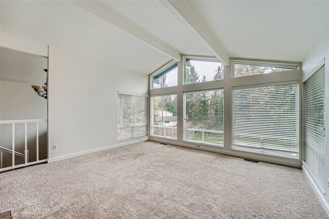 Building Photo - Amazing 4Bed/2.5Bath Home with Fully Fenced Backyard in Bellevue!