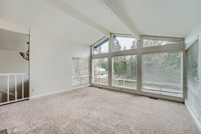 Building Photo - AWESOME Split Level 4 Bedroom Home in Bell...