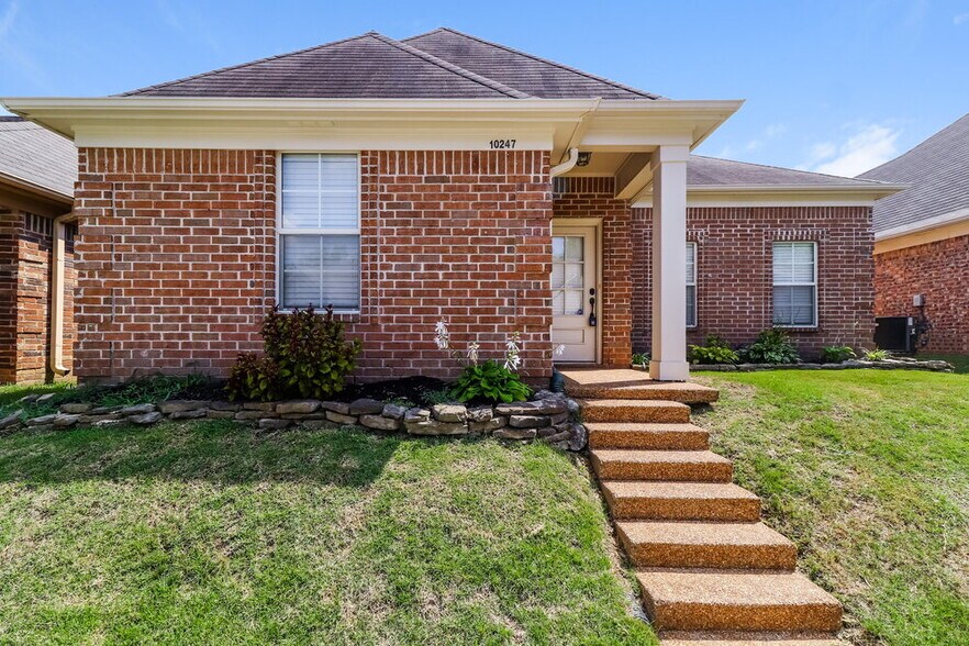 Primary Photo - 10247 Morning Hill Dr
