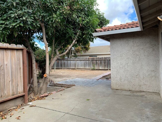Building Photo - 1590 Cembellin Dr