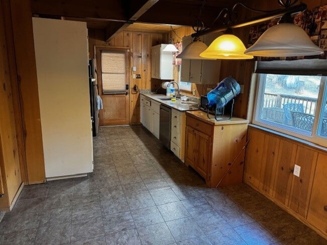 Building Photo - Mountain Home with Style