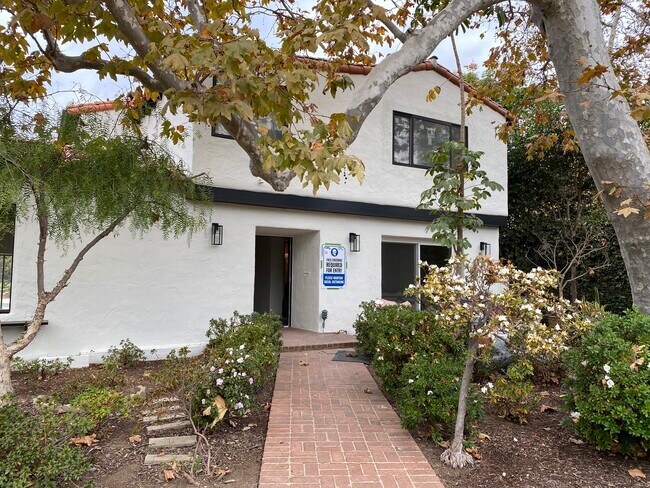 Front of House - 239 N Cliffwood Ave