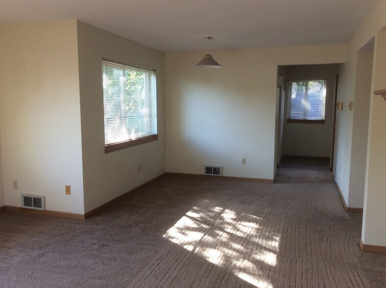 Building Photo - 4980 S Landing Dr