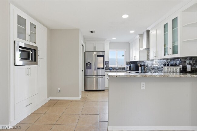 Building Photo - 4421 SW 14th Pl