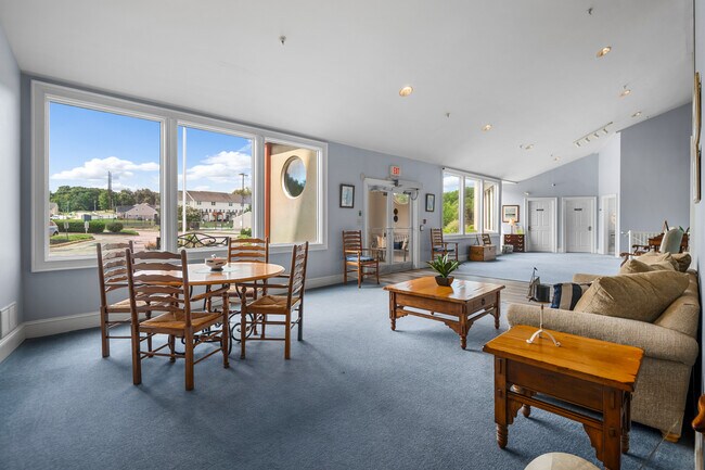 Building Photo - 301 Beacon Ridge Dr