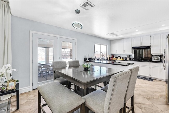 Building Photo - 8380 Campana Dr
