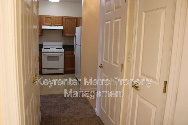 Building Photo - 1321 Karen Blvd