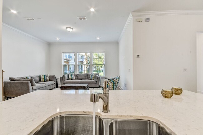 Building Photo - Townhome  in The Enclave at Summer Beach