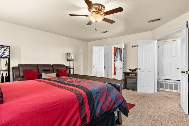 Building Photo - 5815 Durango Dr