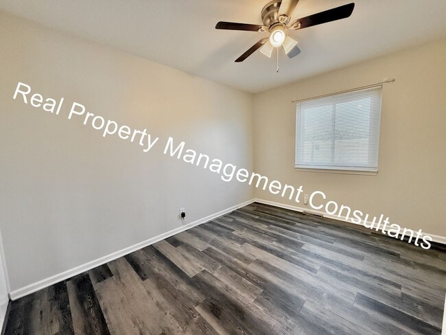 Building Photo - 3 Bedroom 2 Bath Overland Park Duplex Now Available!
