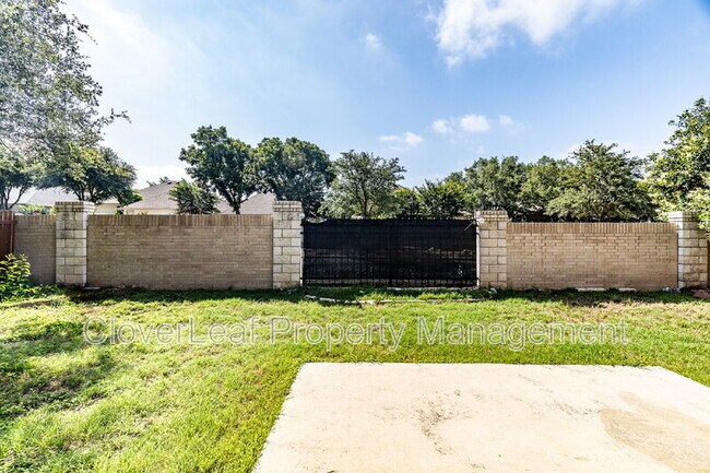 Building Photo - 106 Red Willow