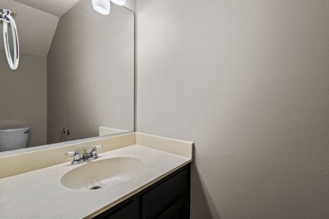 Building Photo - 5624 Darrow Dr