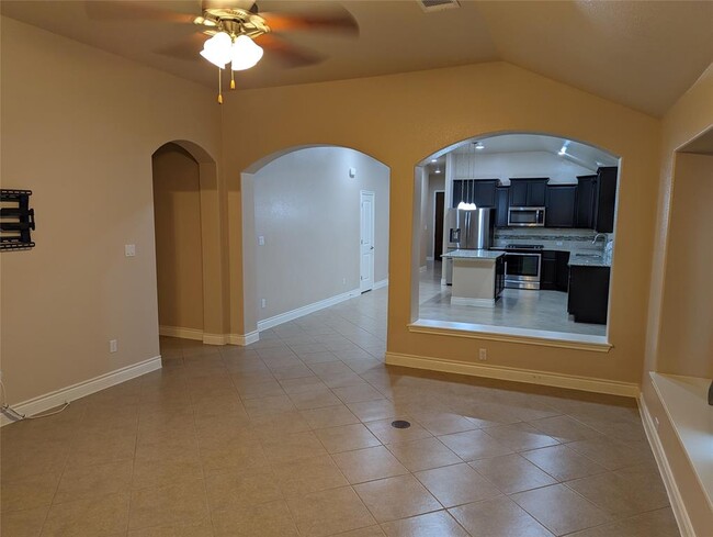 Building Photo - 313 Summer Pointe