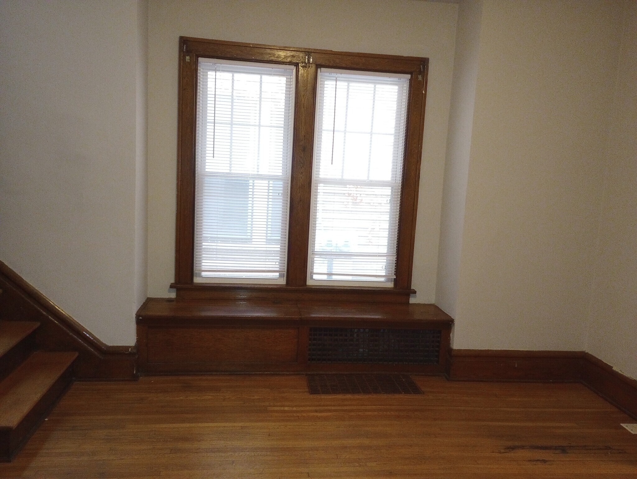 Building Photo - 2444 Deming Ave