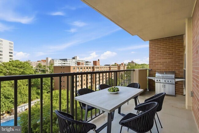 Building Photo - 1300 Army Navy Dr