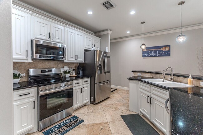 Building Photo - 7039 Kingston Cove Ln