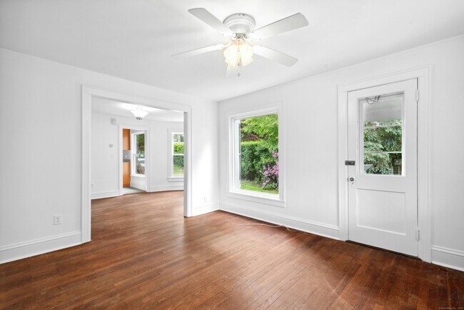 Building Photo - 290 Soundview Ave