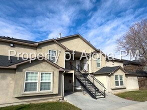 Building Photo - 1069 W Pine Ave